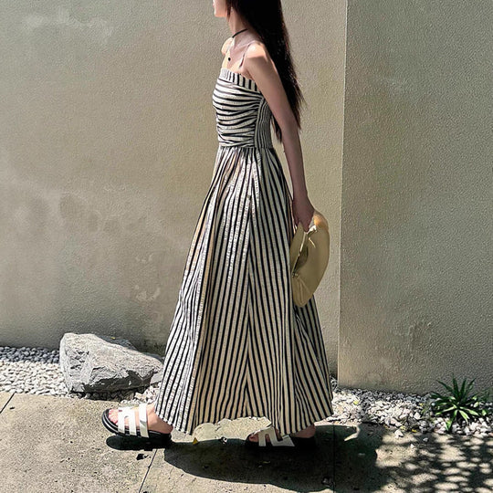 Damen Maxikleid mit schmalen Trägern und raffinierten Falten EB