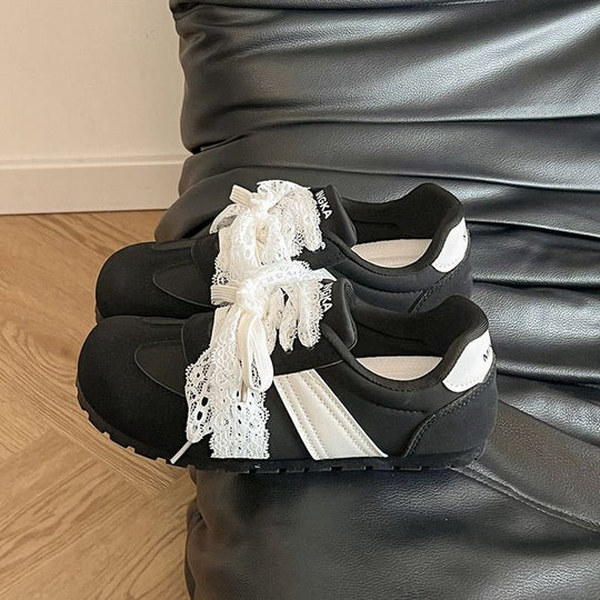 Damen Sneakers mit verspieltem Schnürdesign und komfortabler Dämpfung EB