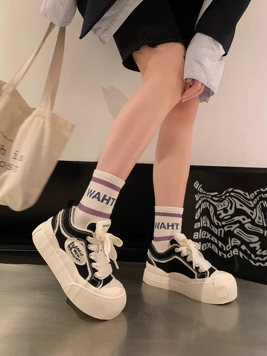 Damen Sportliche Plateau-Sneaker mit breiter Sohle und verspieltem Design EB