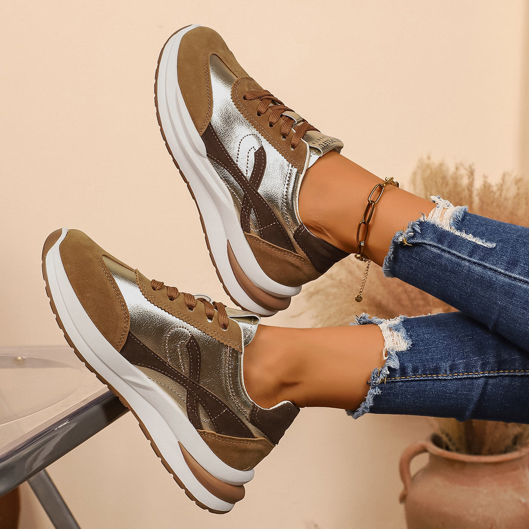 Damen Sportliche Sneakers mit Metallic-Akzenten und durchgehendem Komfort EB