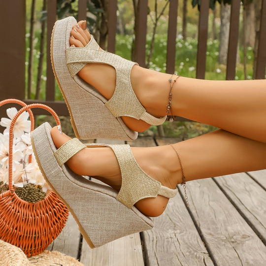 Damen Wedge-Sandalen mit raffiniertem Schnitt EB