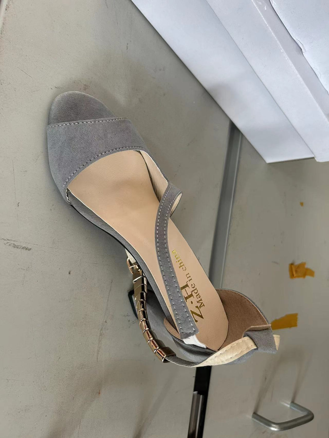 Damen Slingback-Pumps mit elegantem Riemendesign und modischem Absatz EB
