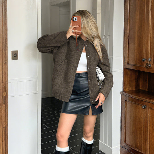 Damen nan oversized Wolljacke mit Druckknopfleiste, kastiger Silhouette und aufgesetzten Taschen EB