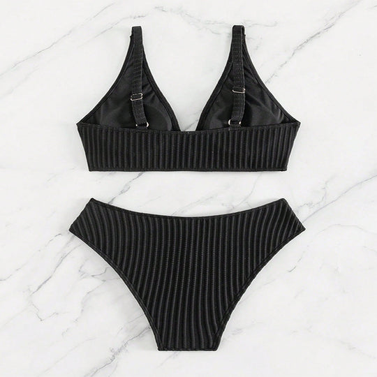 Damen Designer-Bikini mit raffiniertem Schnitt EB