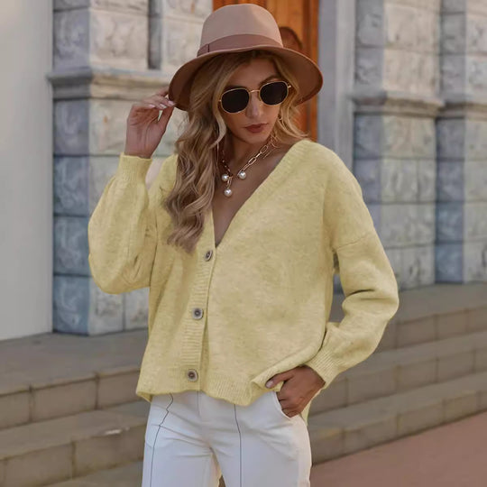 Damen Grobstrickcardigan mit lässigem V-Ausschnitt und dekorativen Knopfdetails EB