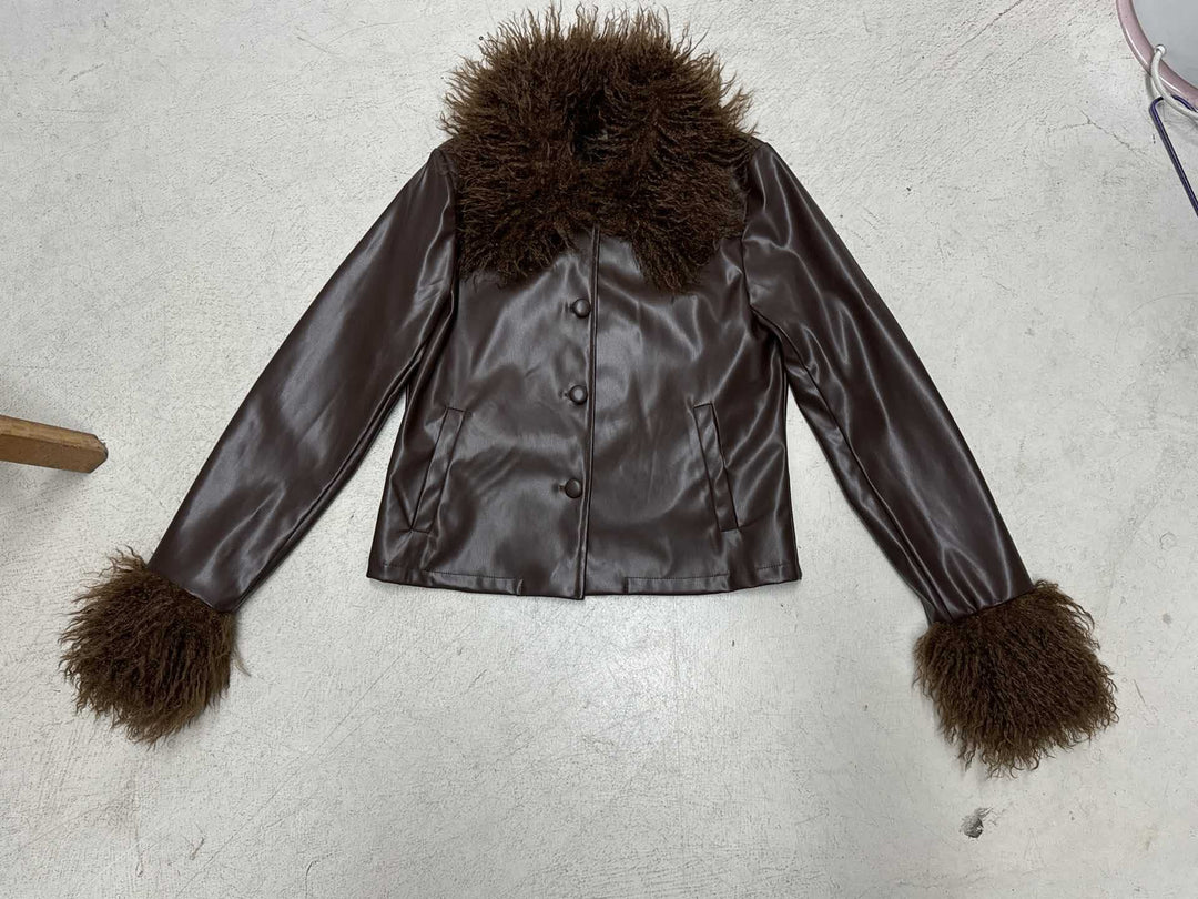 Damen nan kurze Kunstlederjacke mit voluminösem Fellkragen und Fellmanschetten EB
