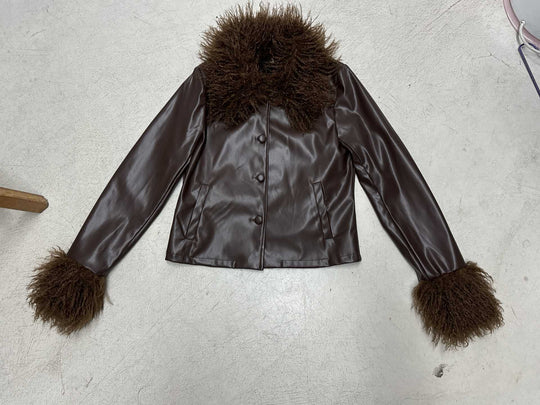 Damen nan kurze Kunstlederjacke mit voluminösem Fellkragen und Fellmanschetten EB