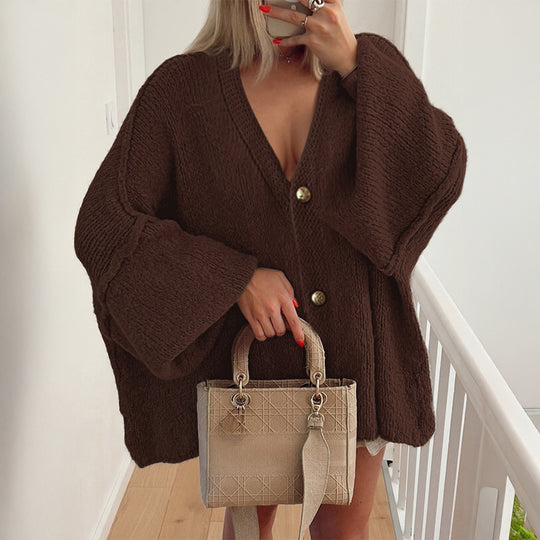 Damen nan Bouclé-Oversize-Cardigan mit tiefem V-Ausschnitt, Kimonoärmeln und goldenen Zierknöpfen EB