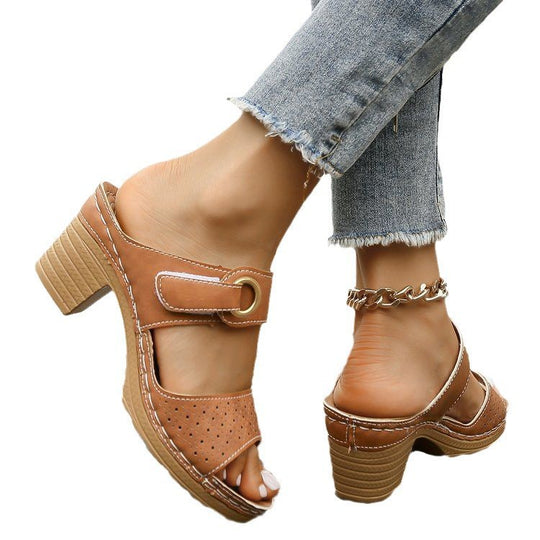 Damen modische Blockabsatz-Sandalen mit dekorativem Riemendesign EB