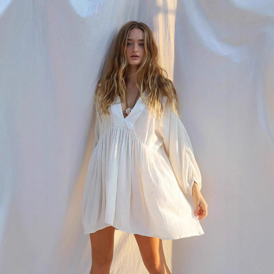 Damen luftiges Sommerkleid mit tiefem V-Ausschnitt und Rüschendetails EB