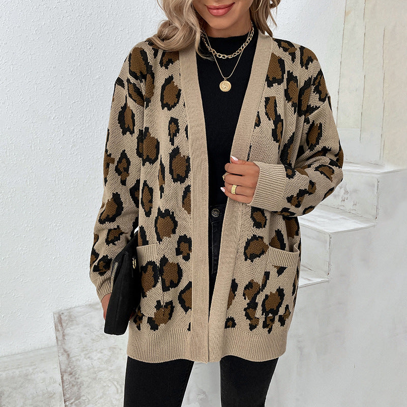 Damen modische Strickjacke mit Leopardenmuster und praktischen Taschen EB
