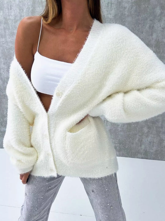Damen Flauschiger Oversize-Cardigan mit tiefer V-Ausschnitt, Knopfleiste und Eingrifftaschen EB