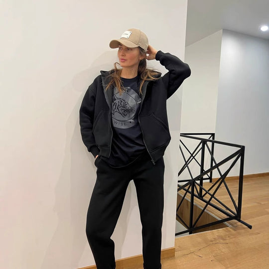 Damen lässiges Fleece-Zweiteiler mit Oversize-Kapuzenjacke und tapered Joggerhose Eichborn Berlin