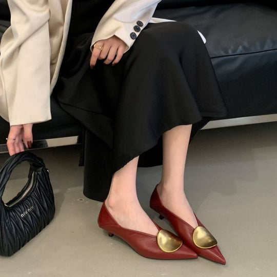 Damen elegante spitze Slipper mit auffälliger Metallapplikation EB