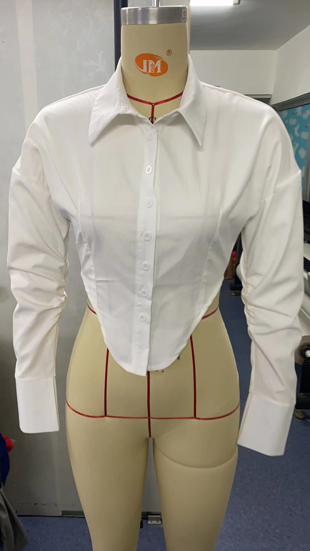 Damen modische Bluse mit elegantem taillierten Schnitt und klassischem Kragen EB