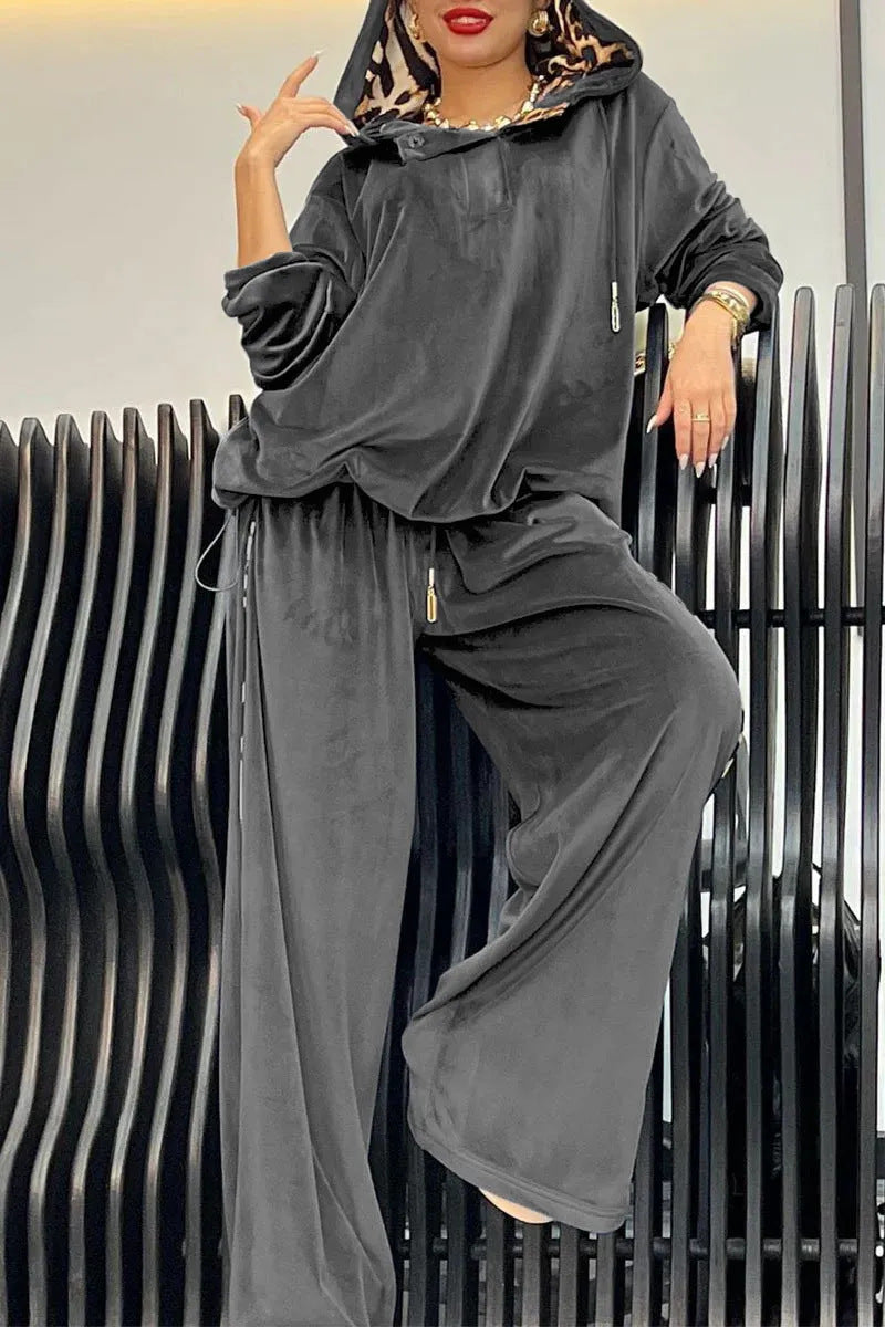 Damen Sportliches Loungewear-Set aus weichem Velours mit Kapuze EB