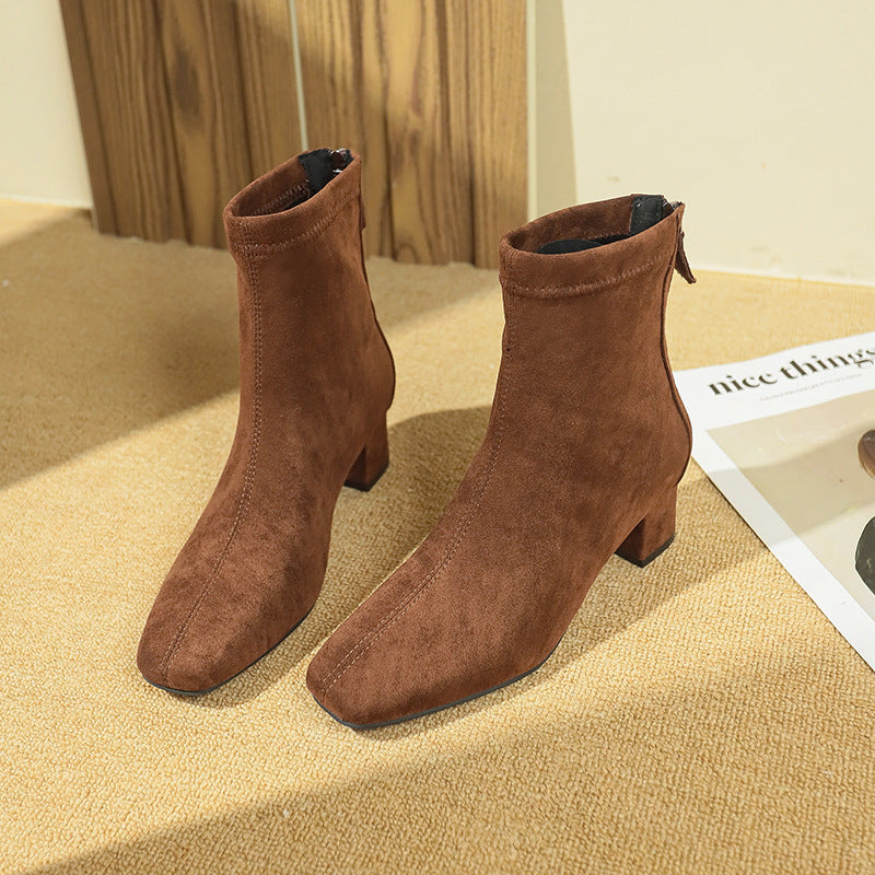 Damen elegante Stiefeletten mit blockiertem Absatz und feinem Wildlederfinish EB