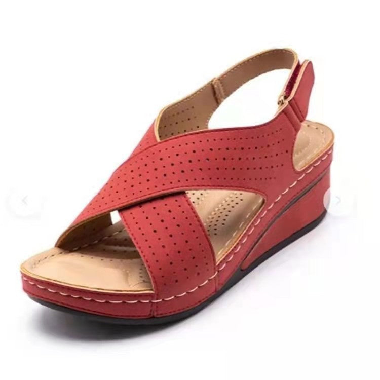 Damen Komfortable und luftige Keil-Sandalen mit perforierten Details EB
