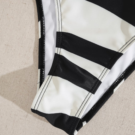 Damen Bandeau-Bikini mit modischem Schnallen-Detail und asymmetrischem Schnitt EB