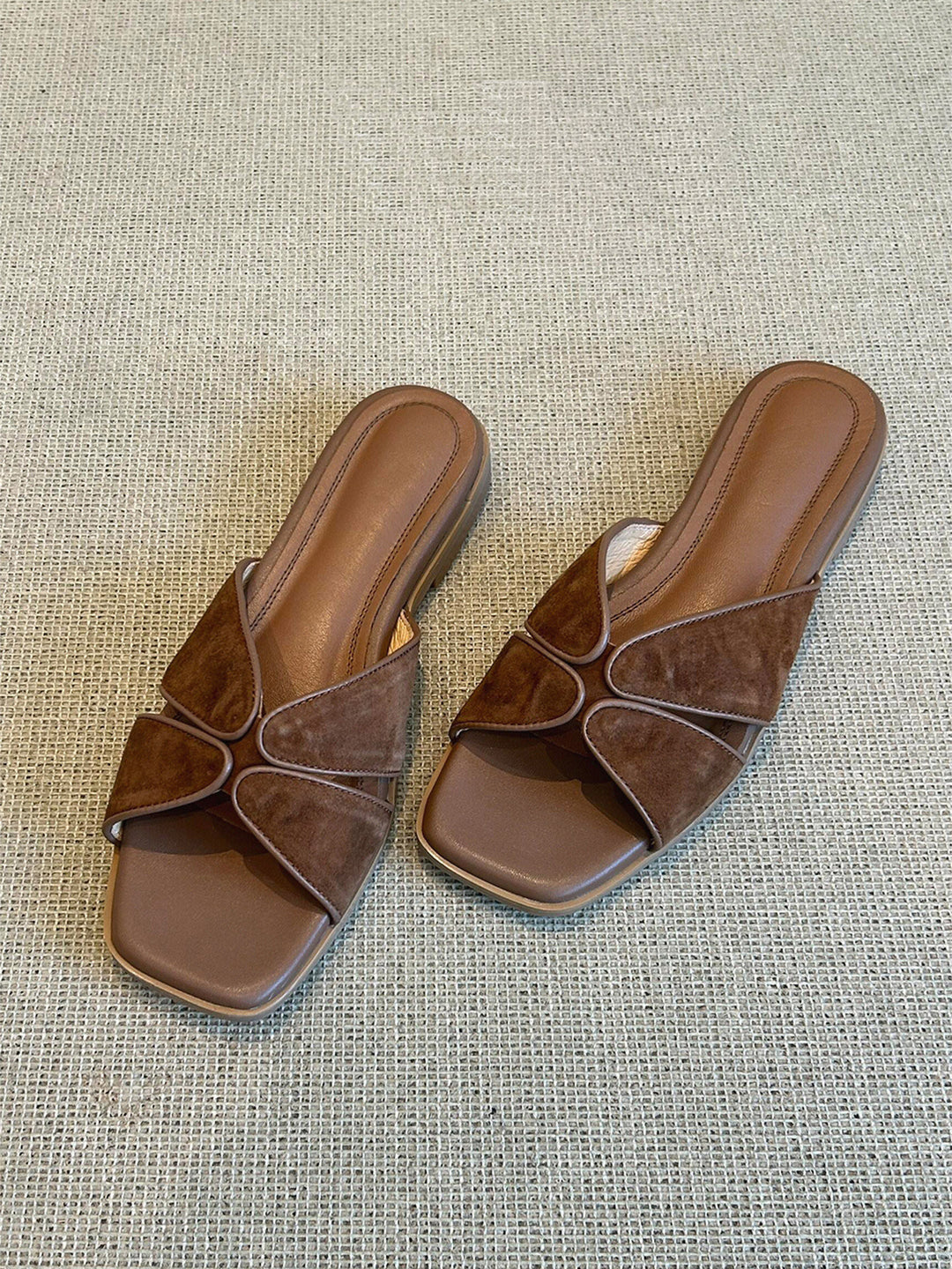 Damen modische Riemensandalen mit geschmackvoller Kreuzbandapplikation EB