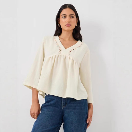 Damen Lockeres V‑Ausschnitt Blusentop mit Stickdetail und Empire‑Raffung EB