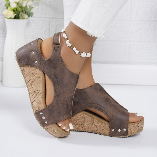 Damen Wedge-Sandalen mit modischen Cut-Outs und dekorativen Akzenten EB