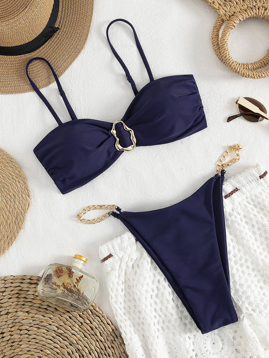 Damen Bikini mit dekorativem Anhänger und zarten Kettenriemen EB