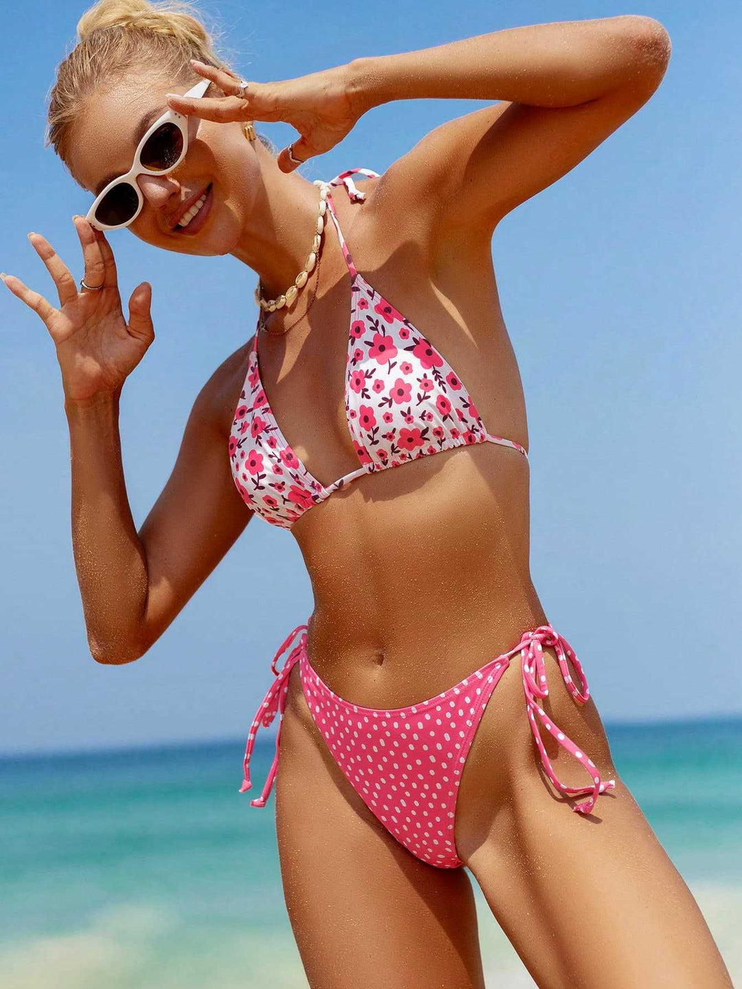 Damen Triangel-Bikini mit verspieltem floralem Design und variablen Bindebändern EB