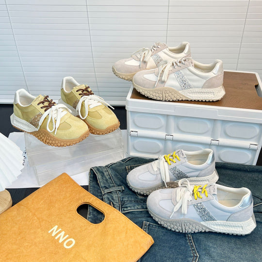 Damen Sportliche Sneakers mit Glitzerapplikationen und rutschfester Sohle EB