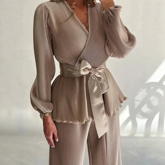 Damen Eleganter Plissee-Zweiteiler mit Wickelshirt, Taillengürtel und weitem Bein EB