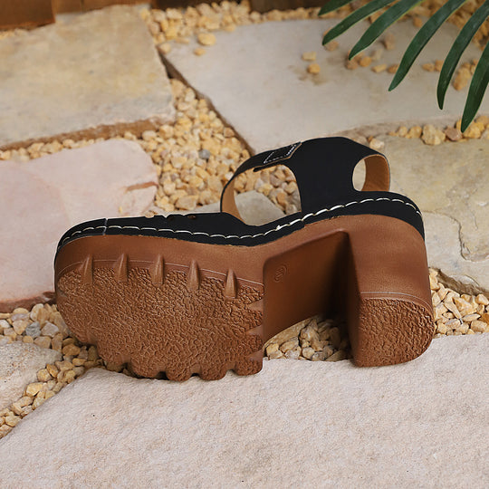 Damen Hochflorige Blockabsatzsandalen mit verspieltem Schnitt EB