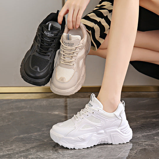 Damen Sportliche Plattform Sneaker mit atmungsaktivem Obermaterial und robustem Sohlenprofil EB