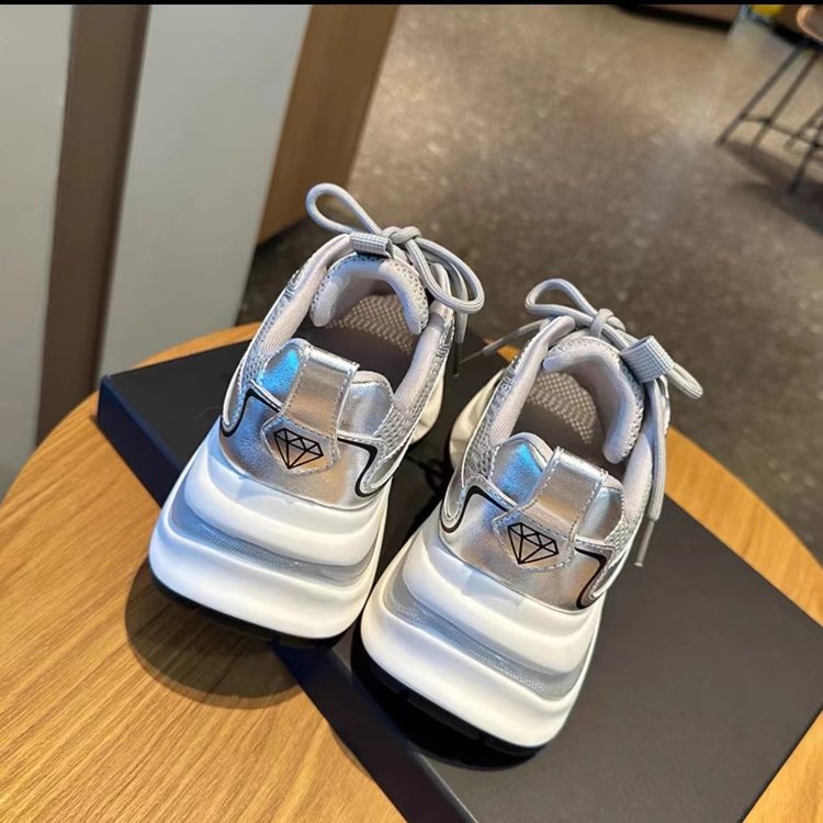 Damen Trendige hochgezogene Sneakers mit atmungsaktiver Mesh-Oberfläche und reflektierenden Akzenten EB