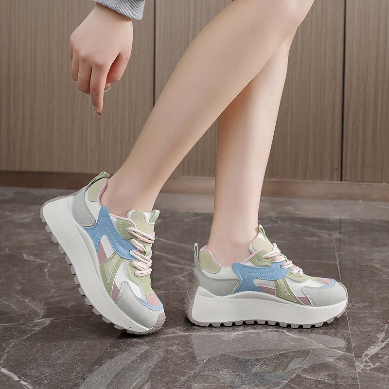 Damen Sportliche Plateau-Sneaker mit trendiger Farbgebung und dämpfender Sohle EB