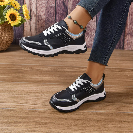 Damen modischer City-Chunky-Sneaker mit Metallic-Akzenten, Ziernieten und dämpfender Leichtsohle EB