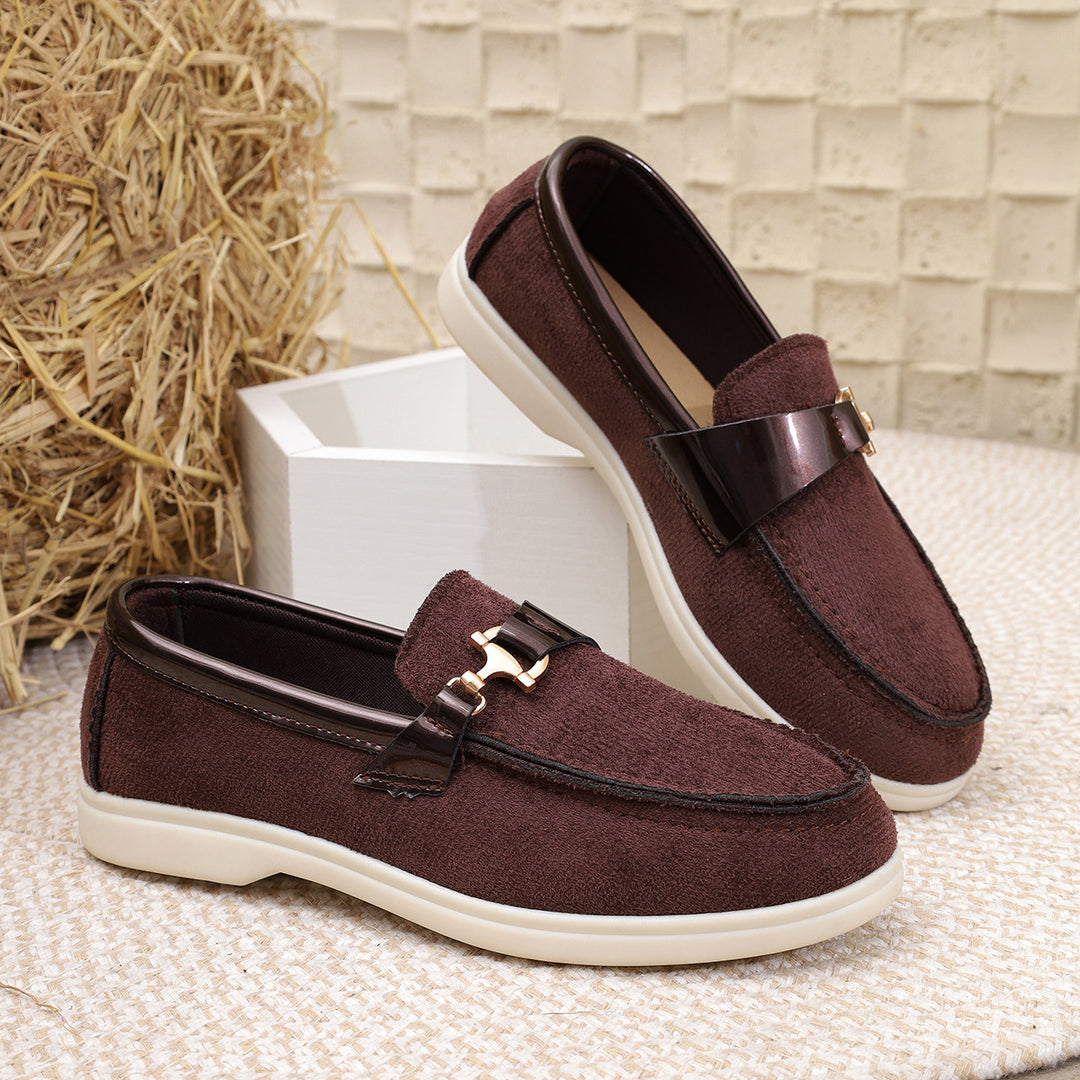 Damen elegante Veloursleder-Slipper mit dekorativer Metall-Hardware und flexibler Leichtlaufsohle EB