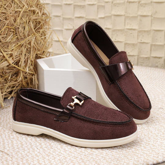 Damen elegante Veloursleder-Slipper mit dekorativer Metall-Hardware und flexibler Leichtlaufsohle EB