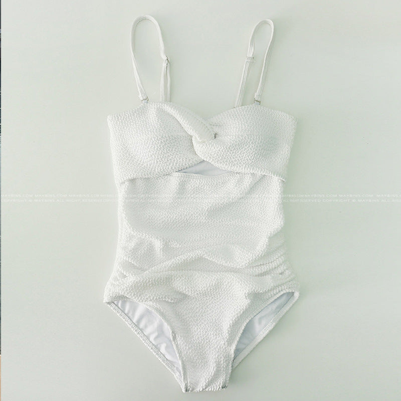 Damen Einteiler Badeanzug mit elegantem Wickeldesign und modischen Rüschendetails EB