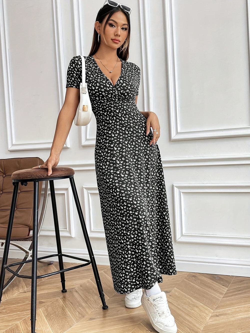 Damen Maxikleid mit elegantem Wickelausschnitt und floralem Muster EB