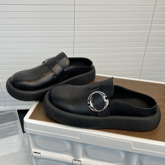 Damen Komfortable und modische Clogs mit dekorativem Detail EB