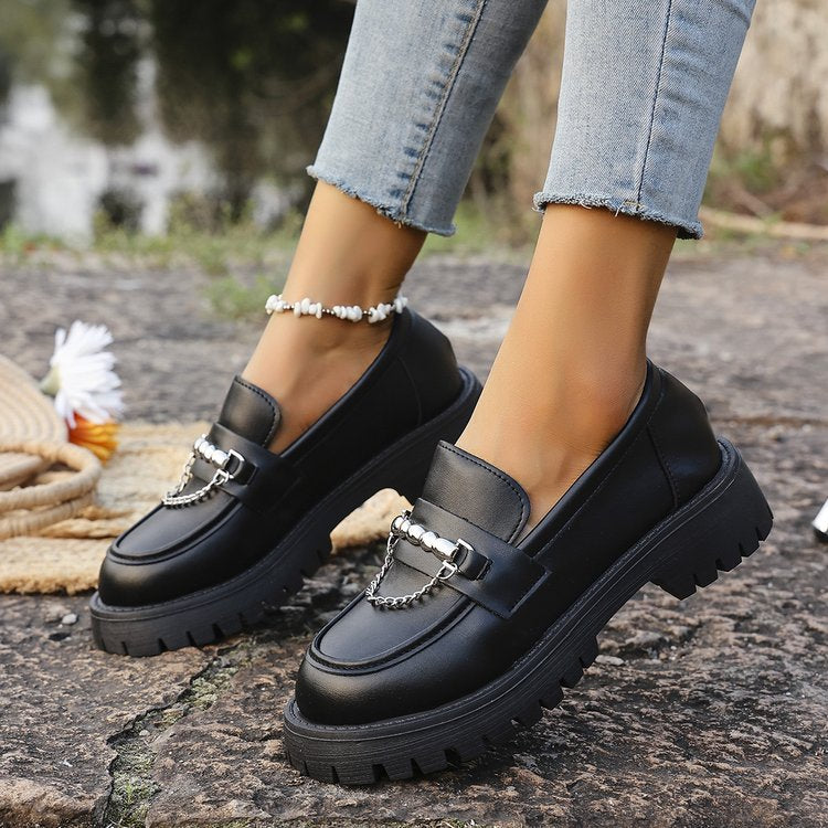 Damen Loafers mit dekorativer Kettenapplikation und robustem Profil EB