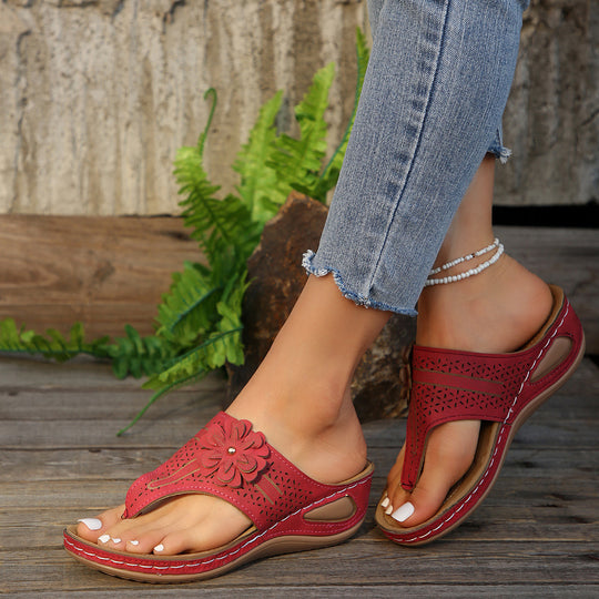 Damen florale Sammelschlappen mit elegantem Lochmuster und komfortabler Sohle EB