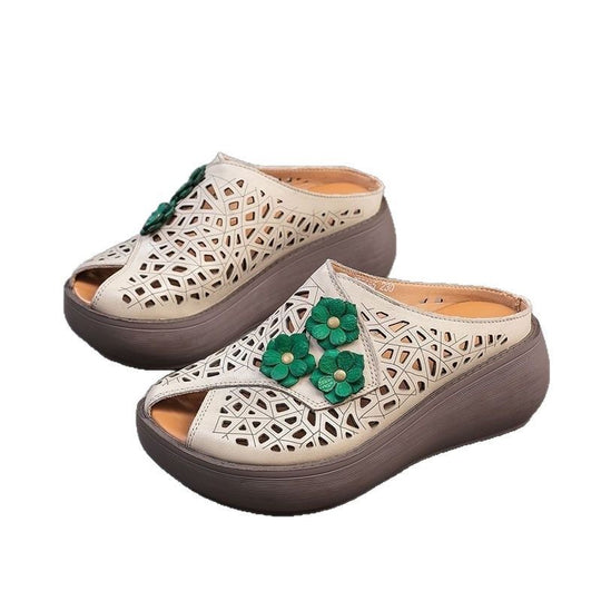 Damen Plattform-Sandalen mit floralen Details und luftiger Struktur EB