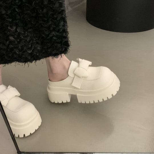 Damen Stilvolle Clogs mit trendigem Riemen und rutschfester Sohle EB