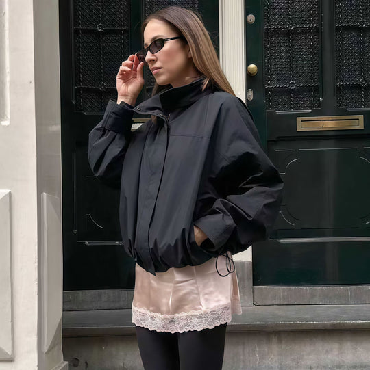 Damen Funktionale Oversized-Jacke mit hohem Kragen und innovativem Design EB