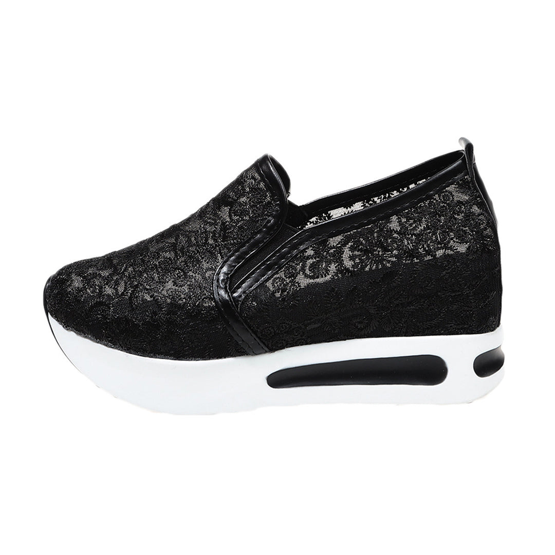 Damen Slip-On Sneakers mit romantischem Spitzen-Obermaterial EB