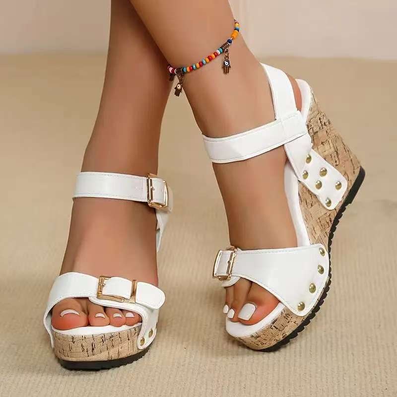 Damen Wedge-Sandalen mit buntem Riemendesign und komfortabler Fußbettgestaltung EB