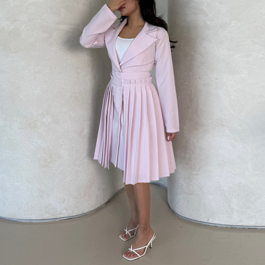 Damen Plissiertes Blazer-Kleid mit Taillengürtel und eleganten Details EB