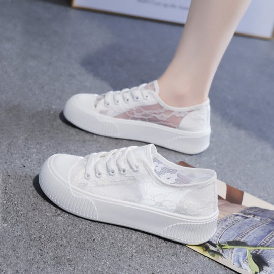 Damen Sneaker mit zartem Spitzeneinsatz und bequemer Sohle EB