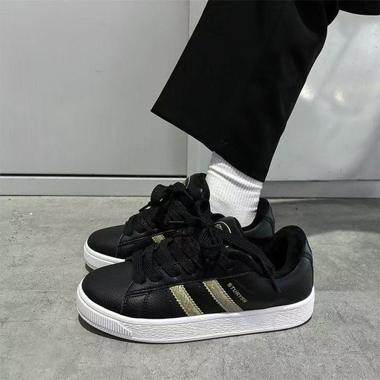 Damen Sportliche Sneakers mit klassischer Silhouette und elegantem Schnürdesign EB